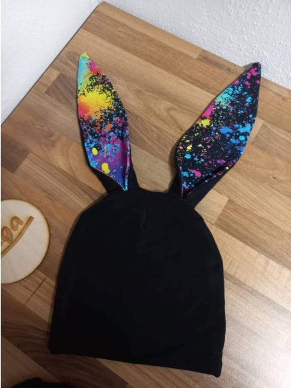 Čepice ušatá a nákrčník černá s cákanci