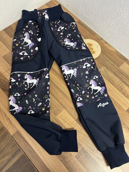 Softshell kalhoty jednorožec s duhou na tmave modré - LETNÍ