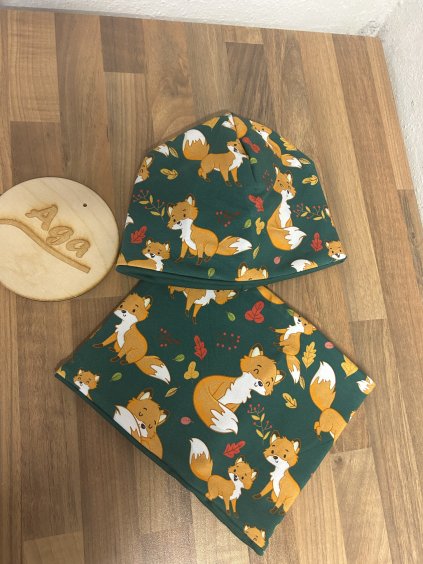 Čepice a nákrčník lištičky