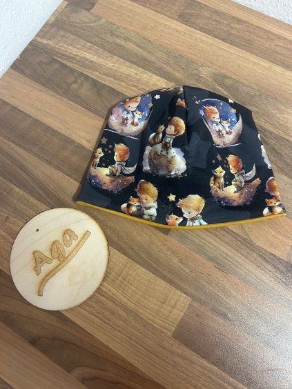 Čepice a nákrčník malý princ