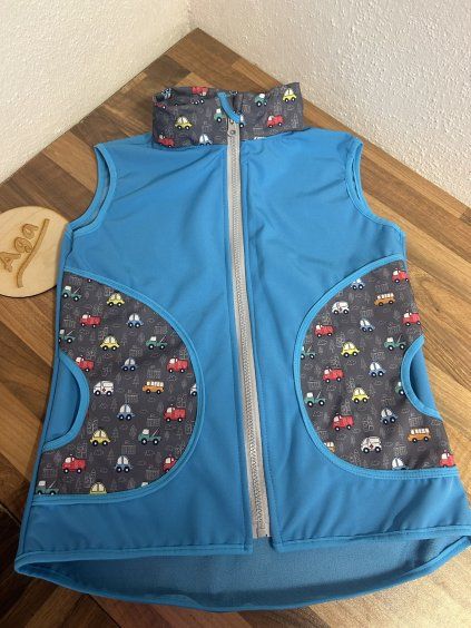 Softshell vesta - malinká autíčka