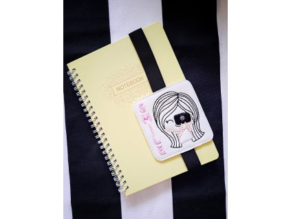 Vyšívaná záložka Dievčatko s foťákom