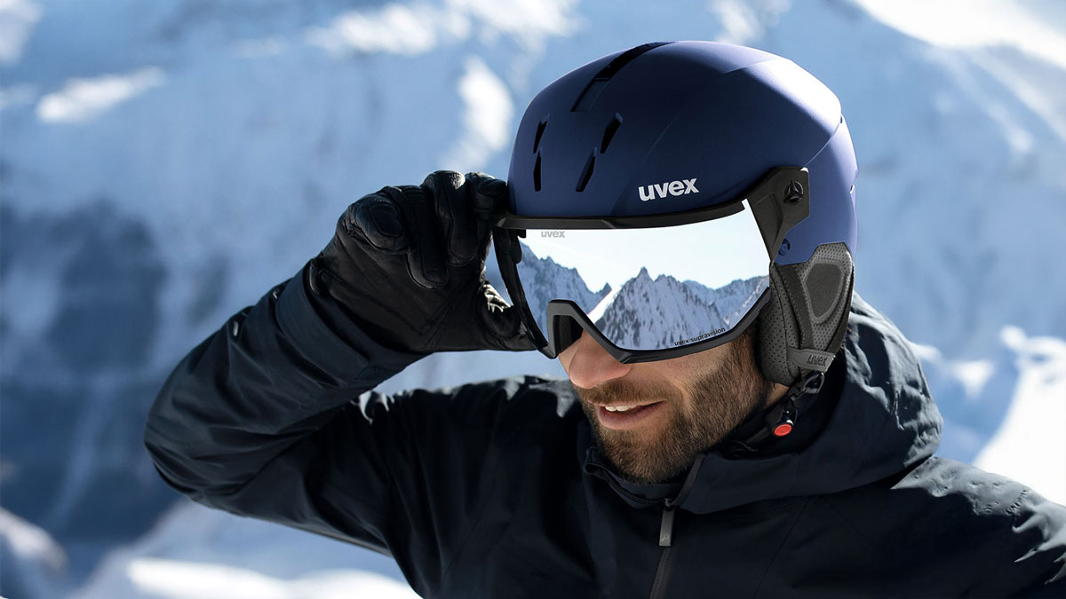 Detail helmy se štítem Uvex Instinct PRO V a dosedání štítu na obličej