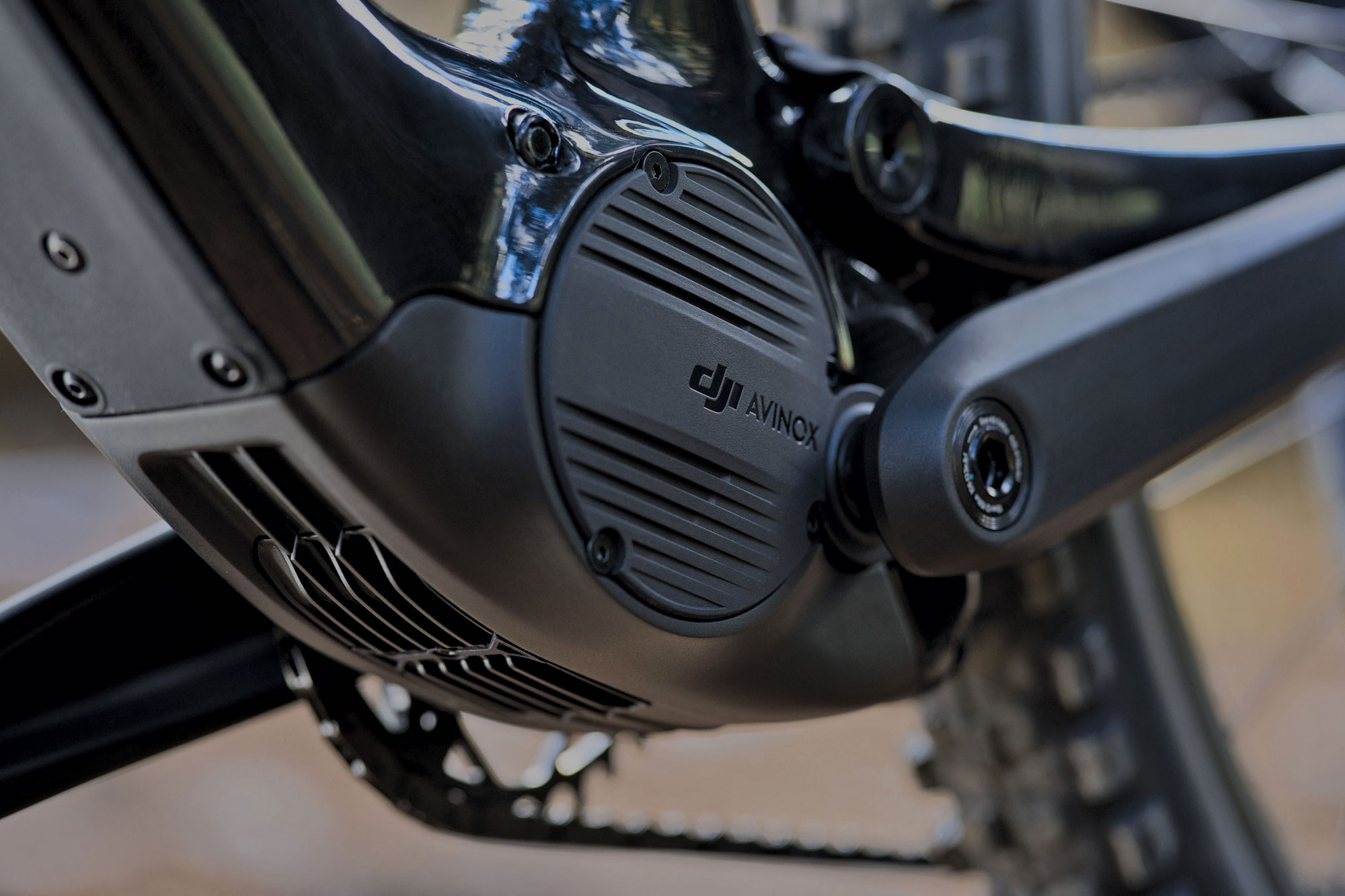 DJI-Avinox-ebike-drive_105Nm-850W-motor-up-close