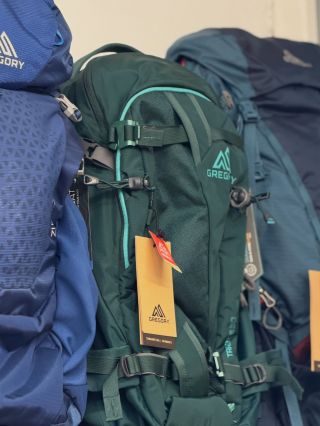 Batoh, který má v plánu víc než jen nosit svačinu. 😎🎒 Gregory je připravený na výlety, hory i pořádnou dávku...