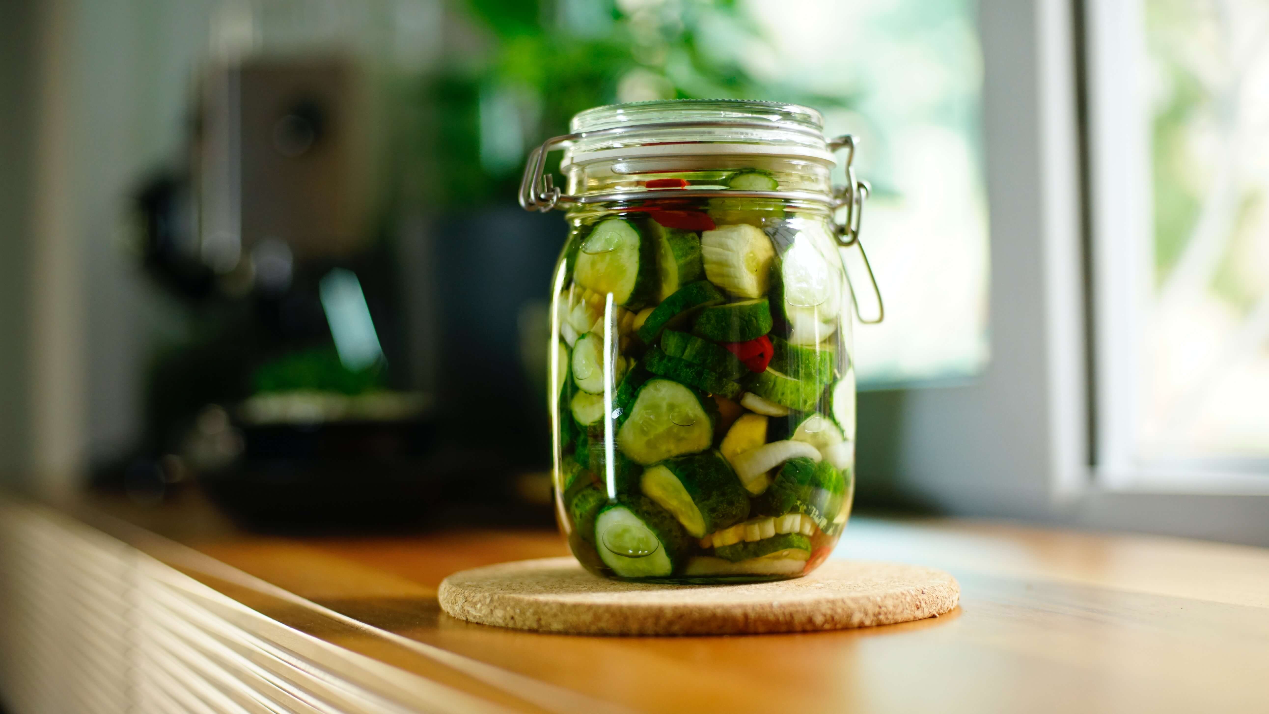 Fermented vegetables on the rise. Why and how to make the best pickles?