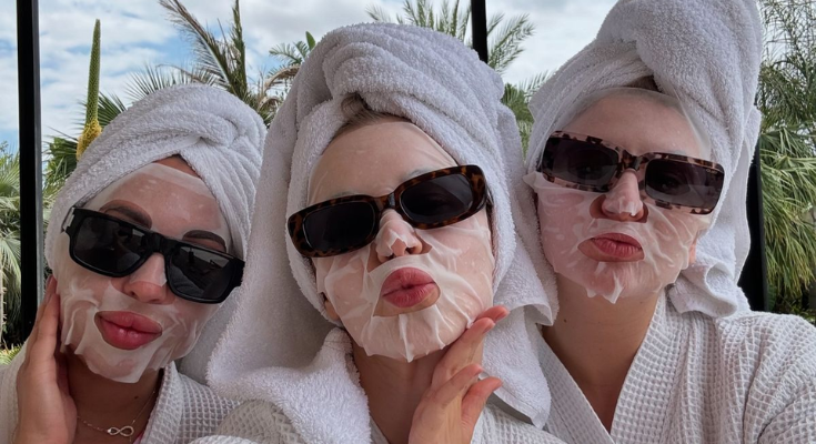 Látkové masky: Proč by neměly chybět ve vaší skincare rutině?