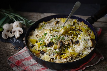 Pečená rýže s pórkem a žampiony