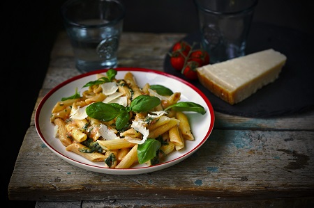 Těstoviny s omáčkou ze sušených rajčat