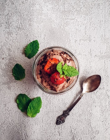 Domácí termix s jahodami a mátou