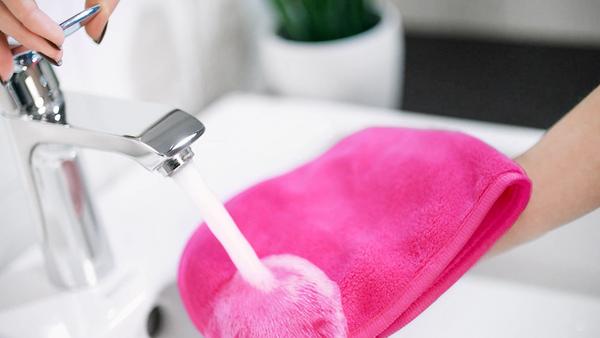 MakeUp_Radierer_Pink_Wasserhahn_grande