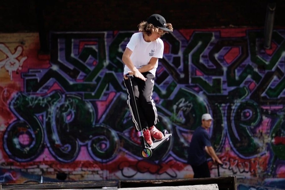 Freestyle alebo klasická kolobežka? V čom je rozdiel a prečo na tom záleží
