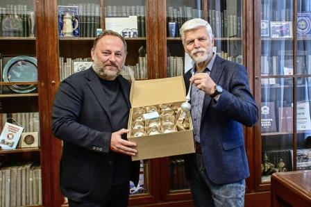 České vánoční ozdoby IRISA pro prezidenta České republiky Petra Pavla