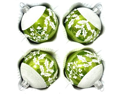 Skleněná vánoční koule Ø 7 cm – zelená s mrazovou čepicí a bílým cesmínovým dekorem (sada 4 ks) – IRISA Vsetín