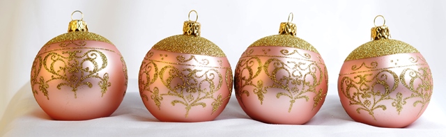 IRISA Vánoční ozdoby koule - RUSTIC , sada 4 ks Balení: 4 ks, Barva: růžová 674, Velikost: 7 cm