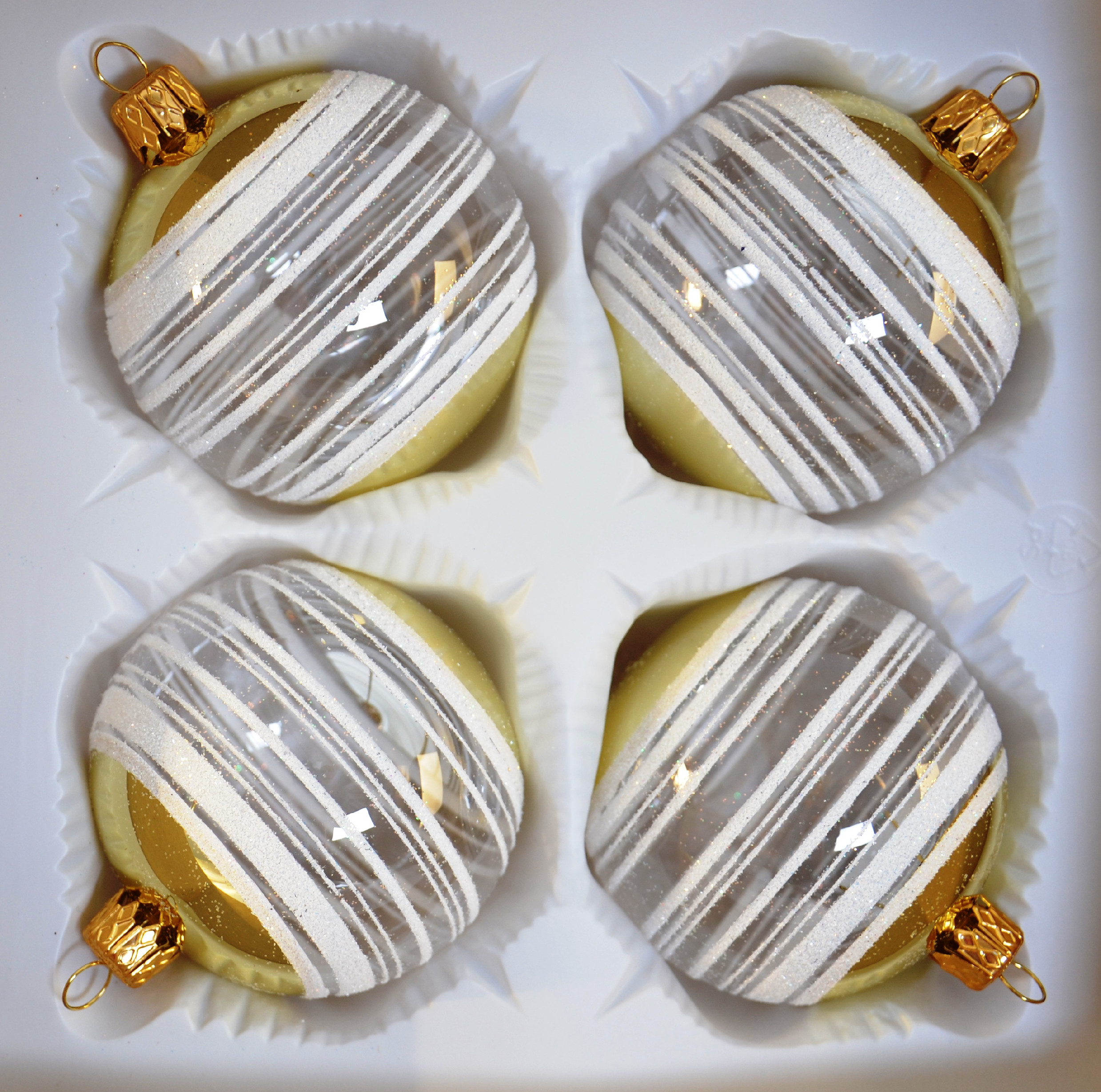 IRISA Vánoční ozdoby koule Softness silk, sada 4 ks, 7 cm Balení: 4 ks, Barva: zlatá, Velikost: 7 cm