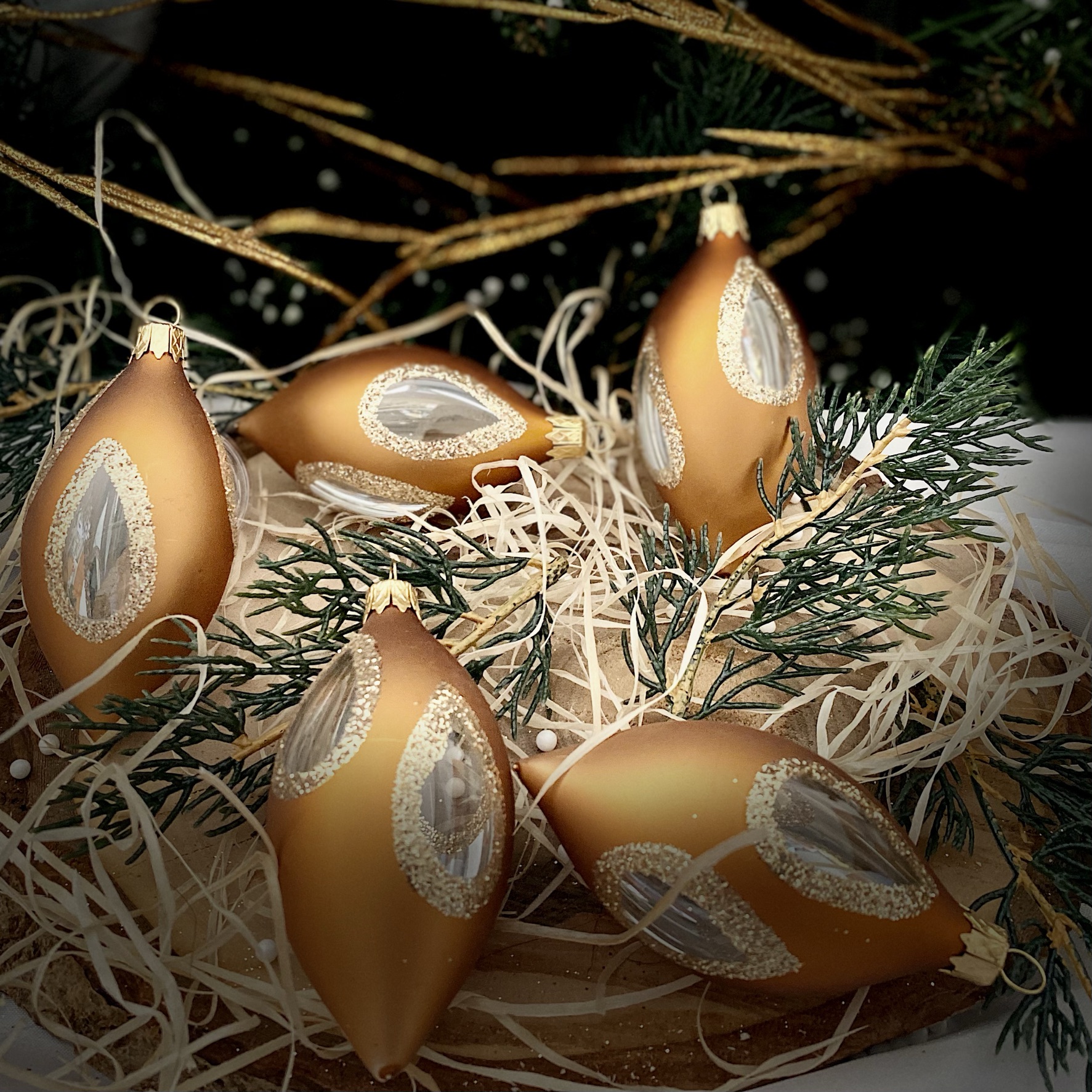 IRISA Sada skleněných vánočních baněk SLZY 5ks Balení: 5ks, Barva: hnědá, Velikost: 8x4 cm