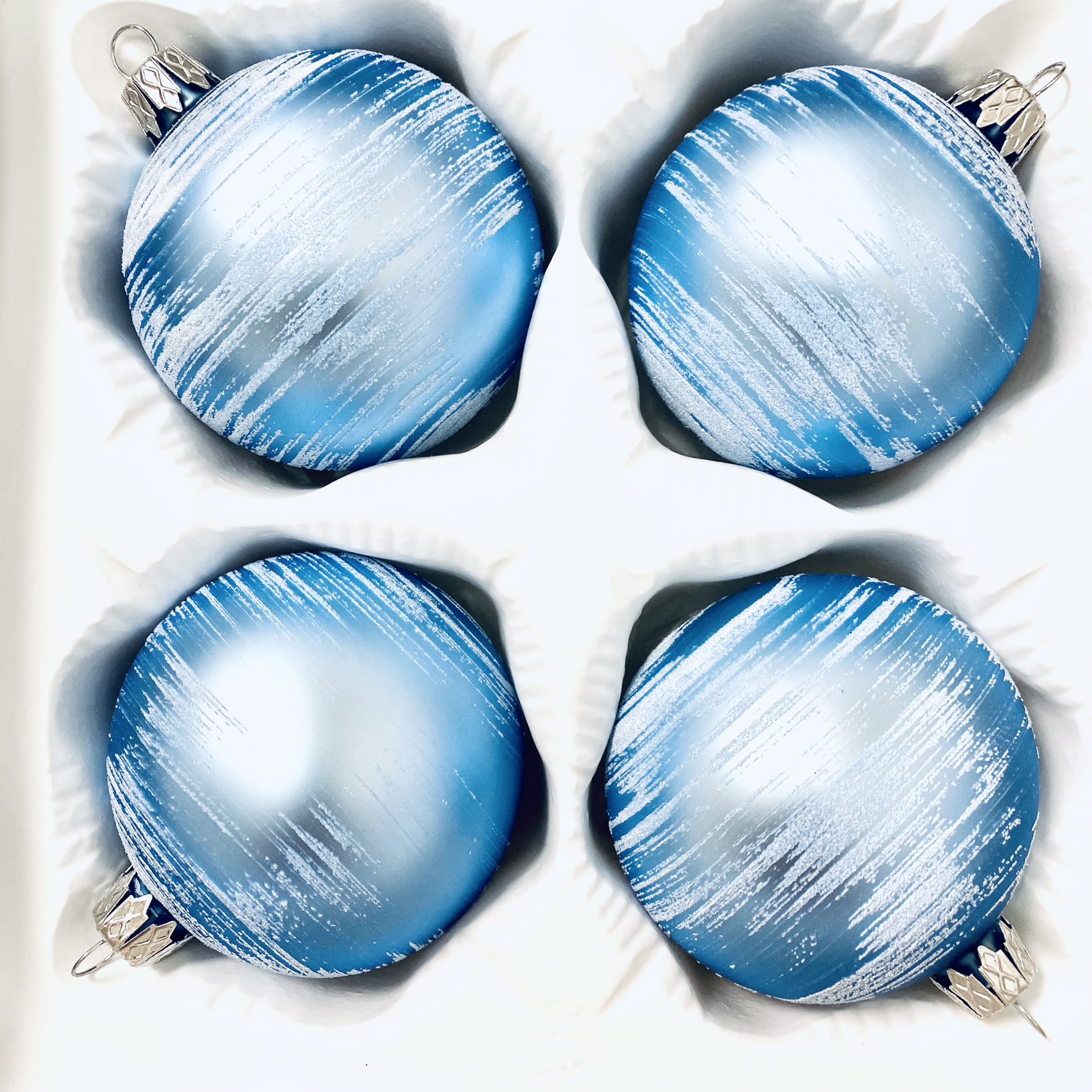 Ranní Modrá Mlha - Modrá sada 4 ks skleněných ozdob s malbou suchým štětcem (Velikost 7cm) Balení: 4ks, Barva: modrá, Velikost: 7 cm