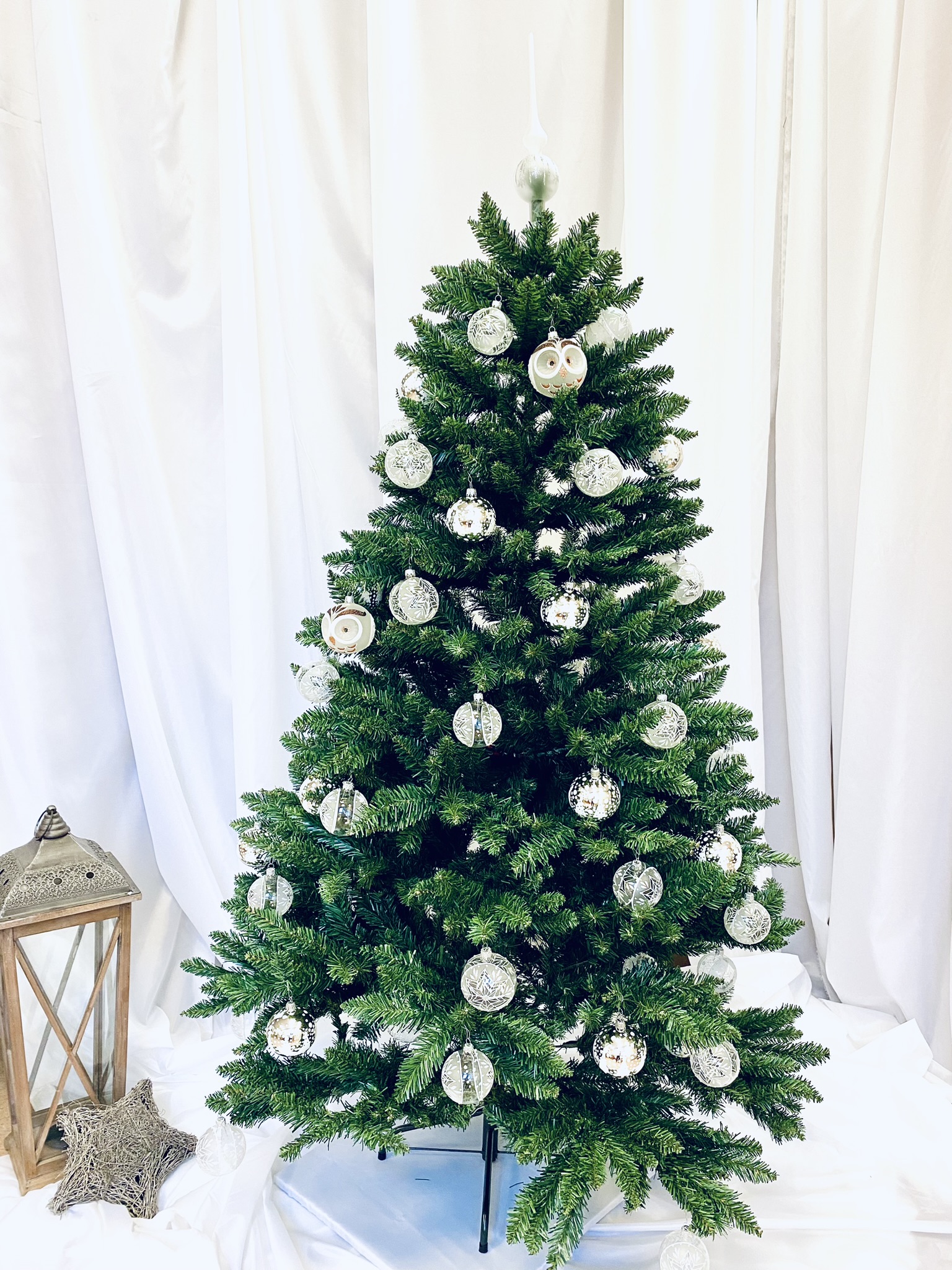 Vánoční strom Eliona - zelený 180 cm se 73 kusy skleněných ozdob Balení: 74 ks, Barva: čirá;bílá