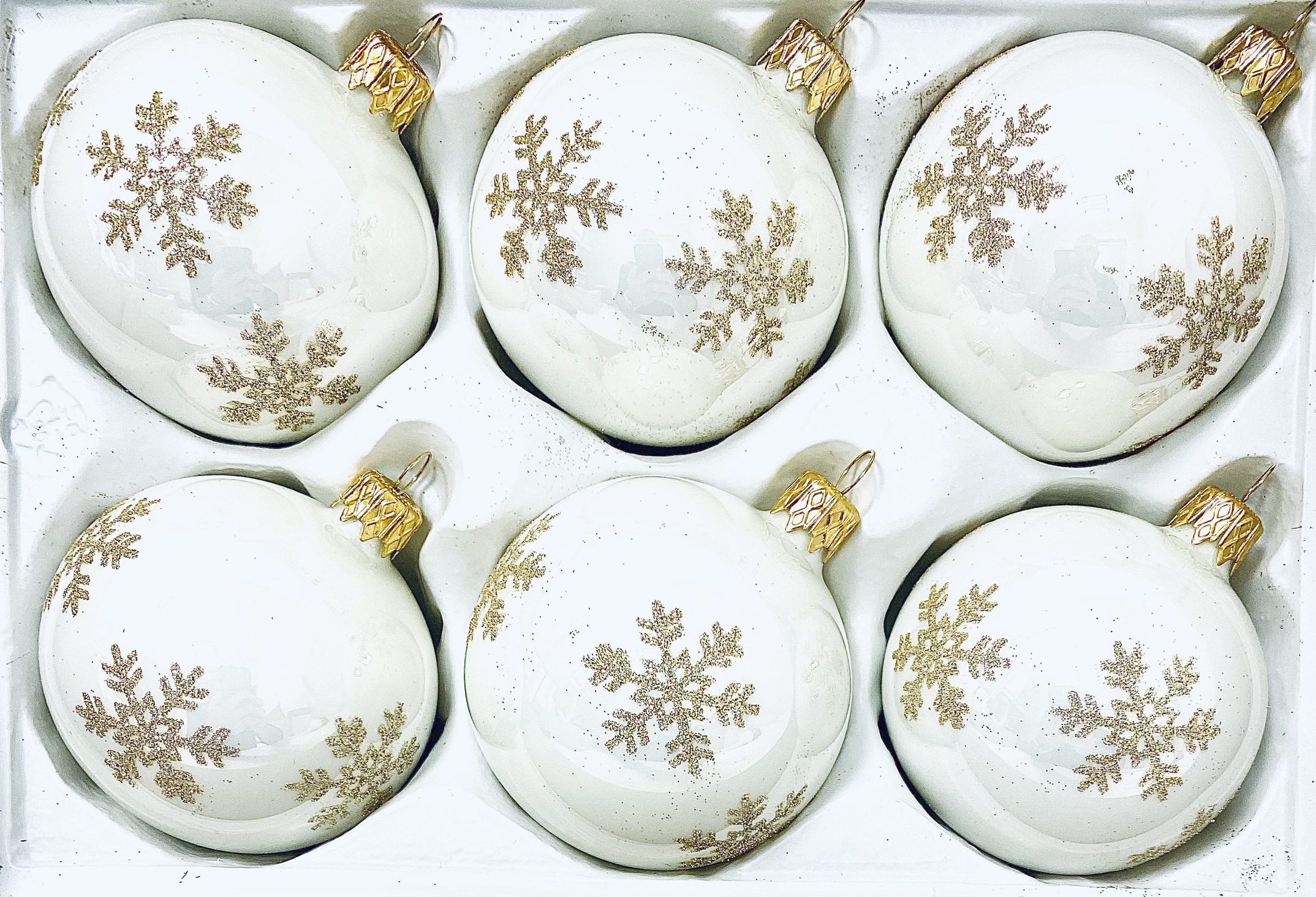 Liora's golden snowflakes collection(6 ks bílá ,Velikost 7 cm) IRISA Balení: 6ks, Barva: bílá, Velikost: 7 cm