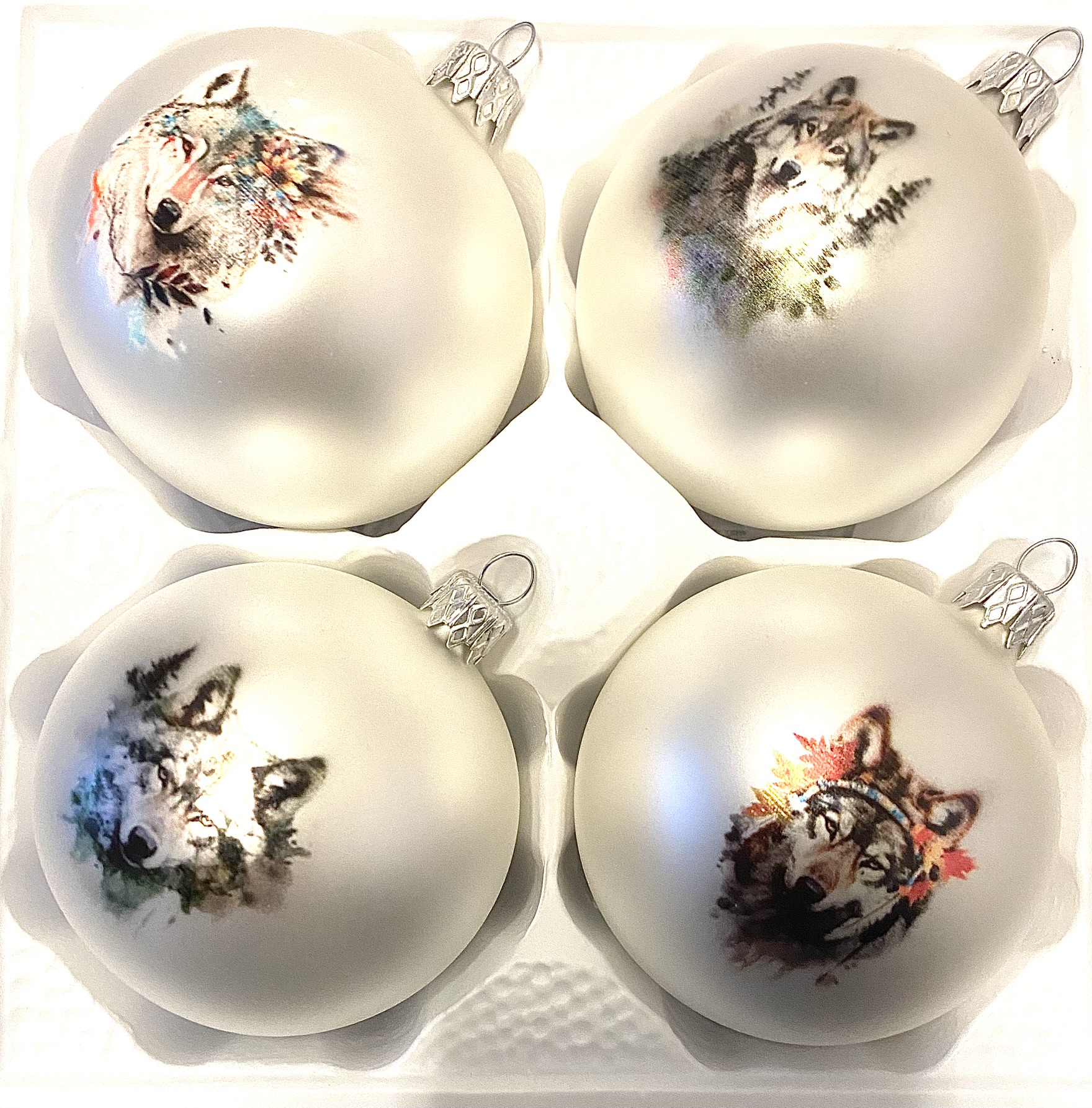Vánoční kolekce Vlčí život - Skleněné vánoční koule - Sada 4 ks - Bílá - Velikost 8 cm Balení: 4ks, Barva: bílá, Velikost: 8 cm