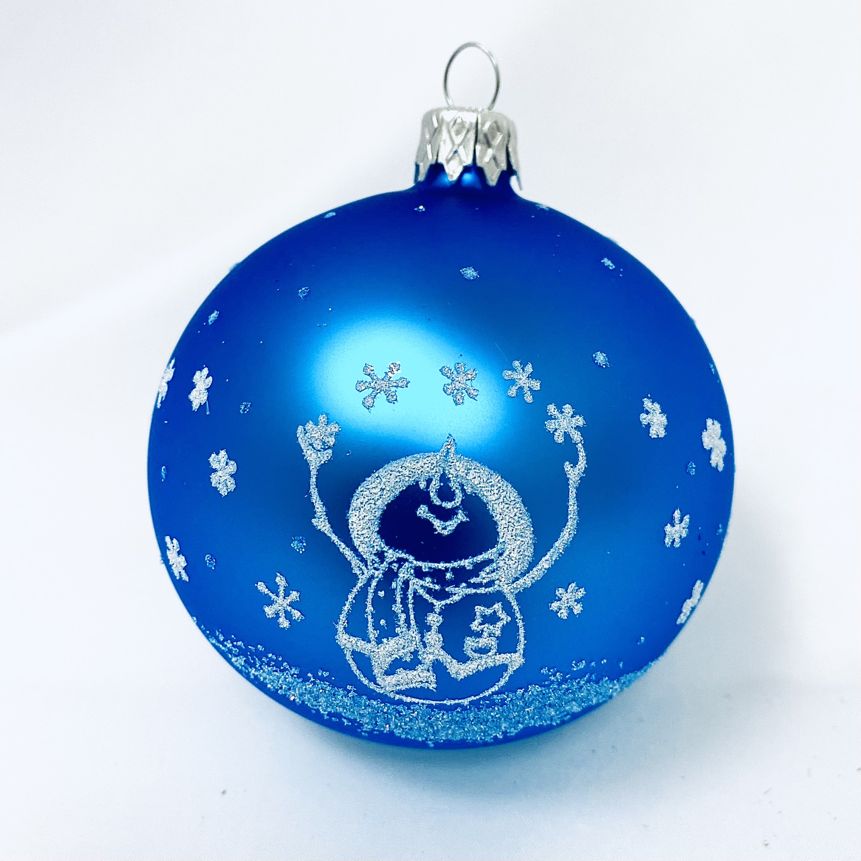 Skleněná vánoční ozdoba s textem na přání - Sněhulák ve snu - možnost vlastního textu (modrá, 1 ks, 8 cm) Balení: 1ks, Barva: modrá, Velikost: 8 cm