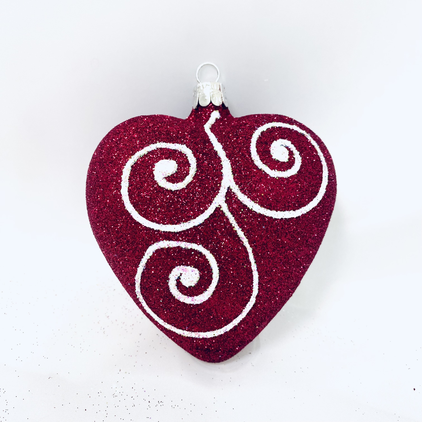 Růžové skleněné srdce s dekorem liány ( velikost 10 cm v dárkové krabičce ) Balení: 1ks, Barva: růžová, Velikost: 10 cm