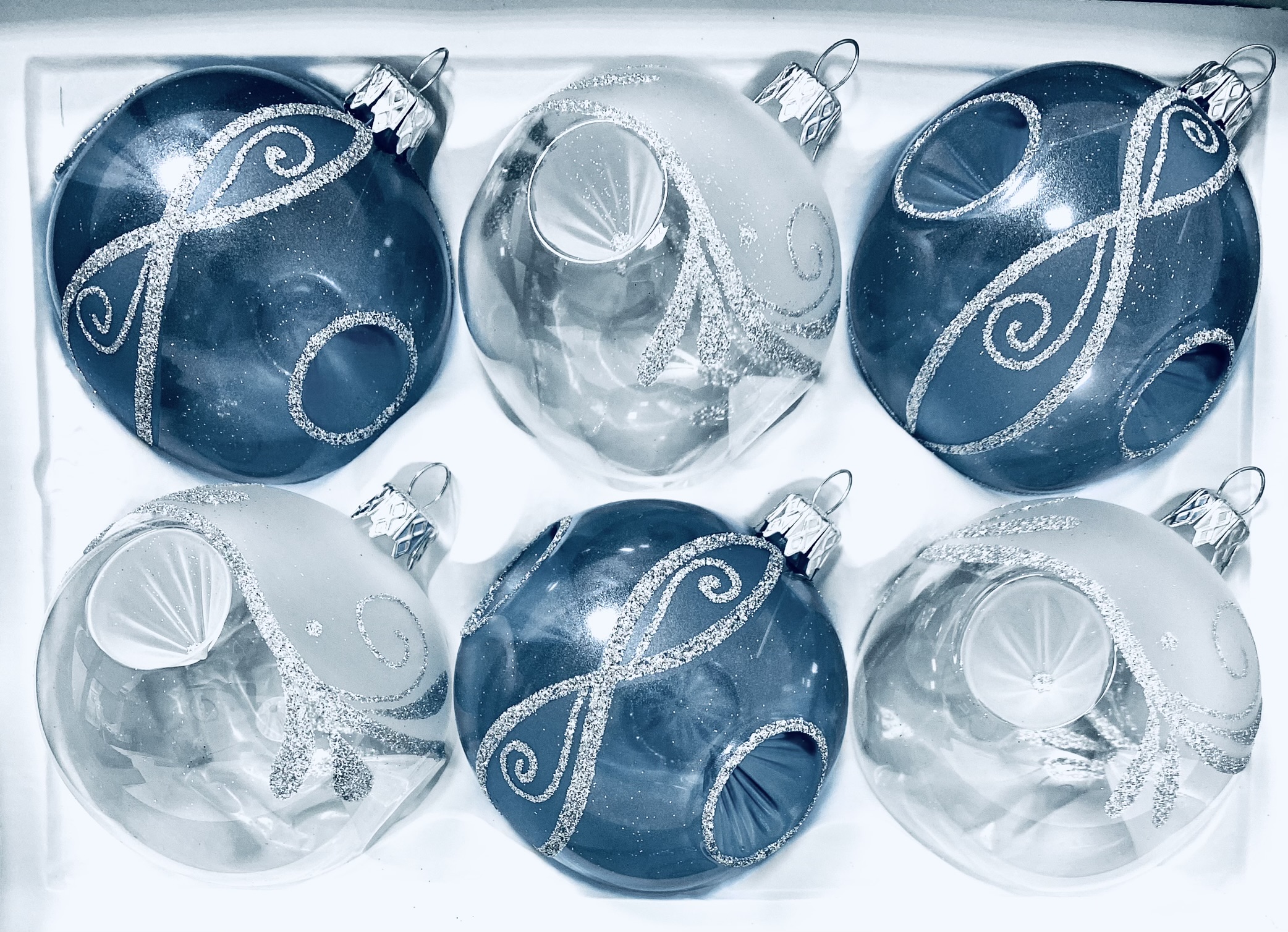 Modrý zimní večer - Kombinovaná sada 6 koulí, velikost 7 cm Balení: 1 balení, Barva: bílá;modrá, Velikost: 7 cm