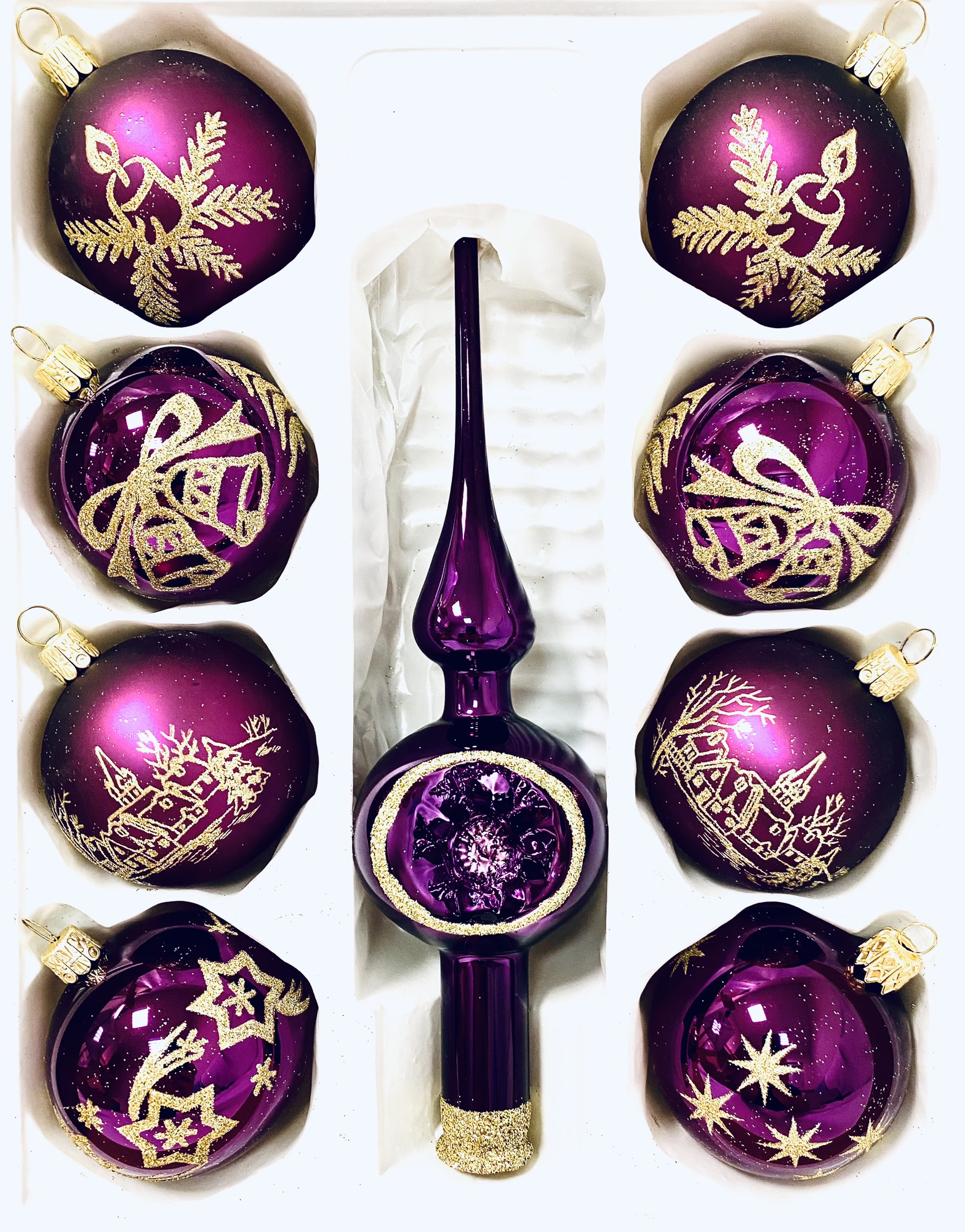 Irisa Lavender Twilight set: Fialová kolekce s koulemi a špicí , set 9 ks, velikost 6 cm špice 26 cm Balení: 9 ks, Barva: fialová, Velikost: 6 cm; 26…