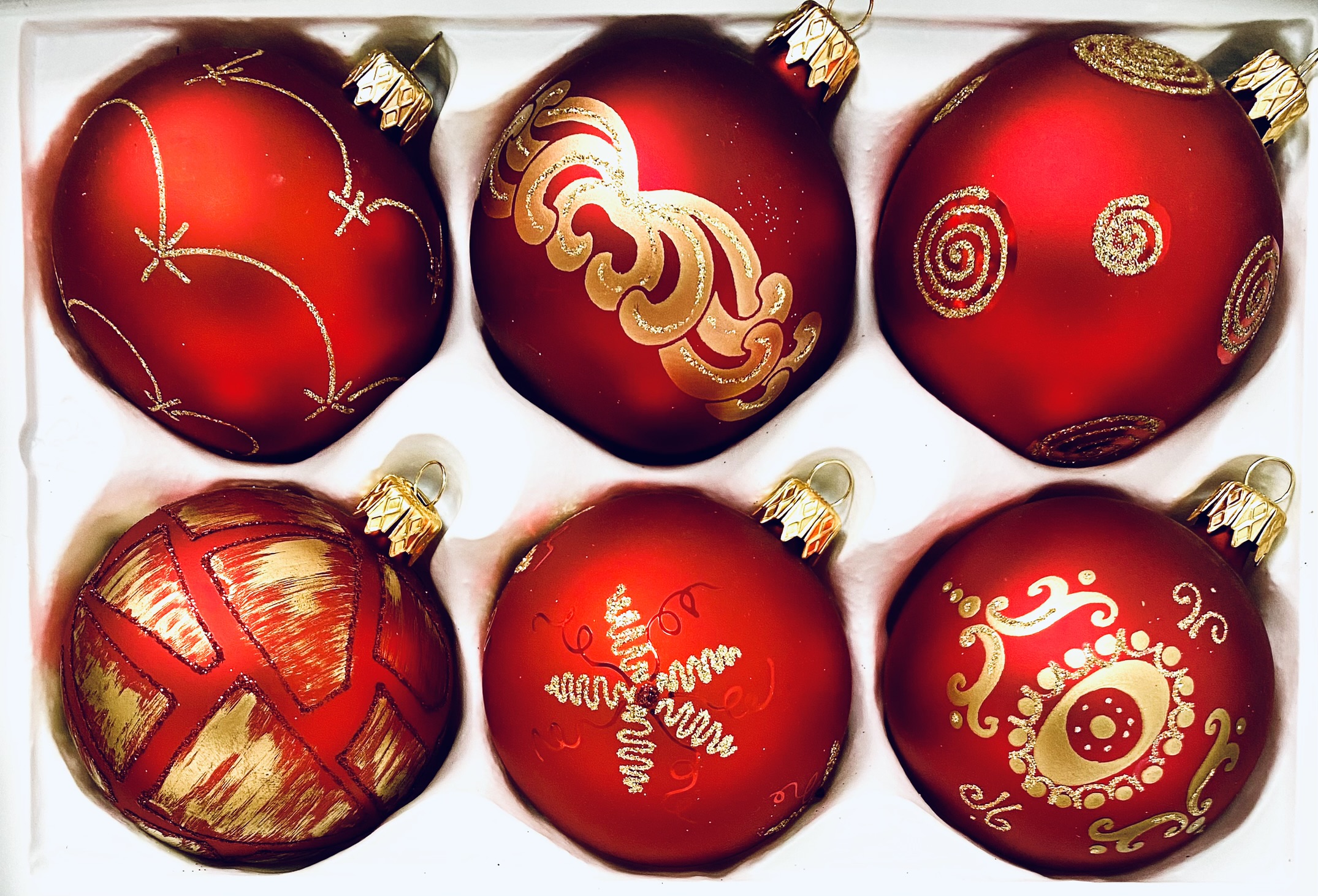 Zlaté pověstné vánoční dary skleněné ozdoby (sada 6 ks) , velikost 7 cm, červená Balení: 6 ks, Barva: červená, Velikost: 7 cm