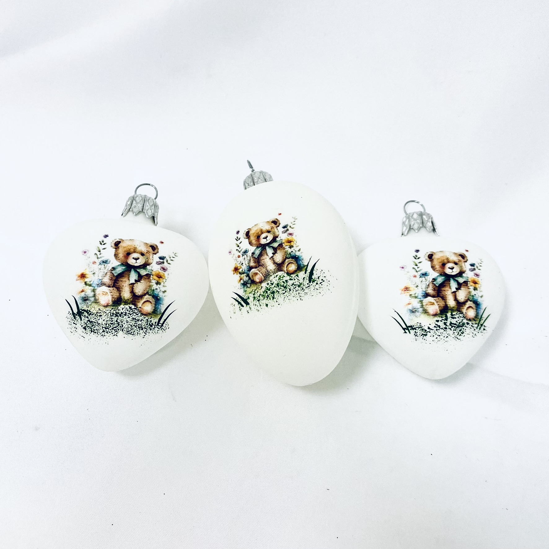 PESACH skleněné velikonoční vajíčko a srdce – s dekorem medvídek 3ks, 10 cm a 7 cm
