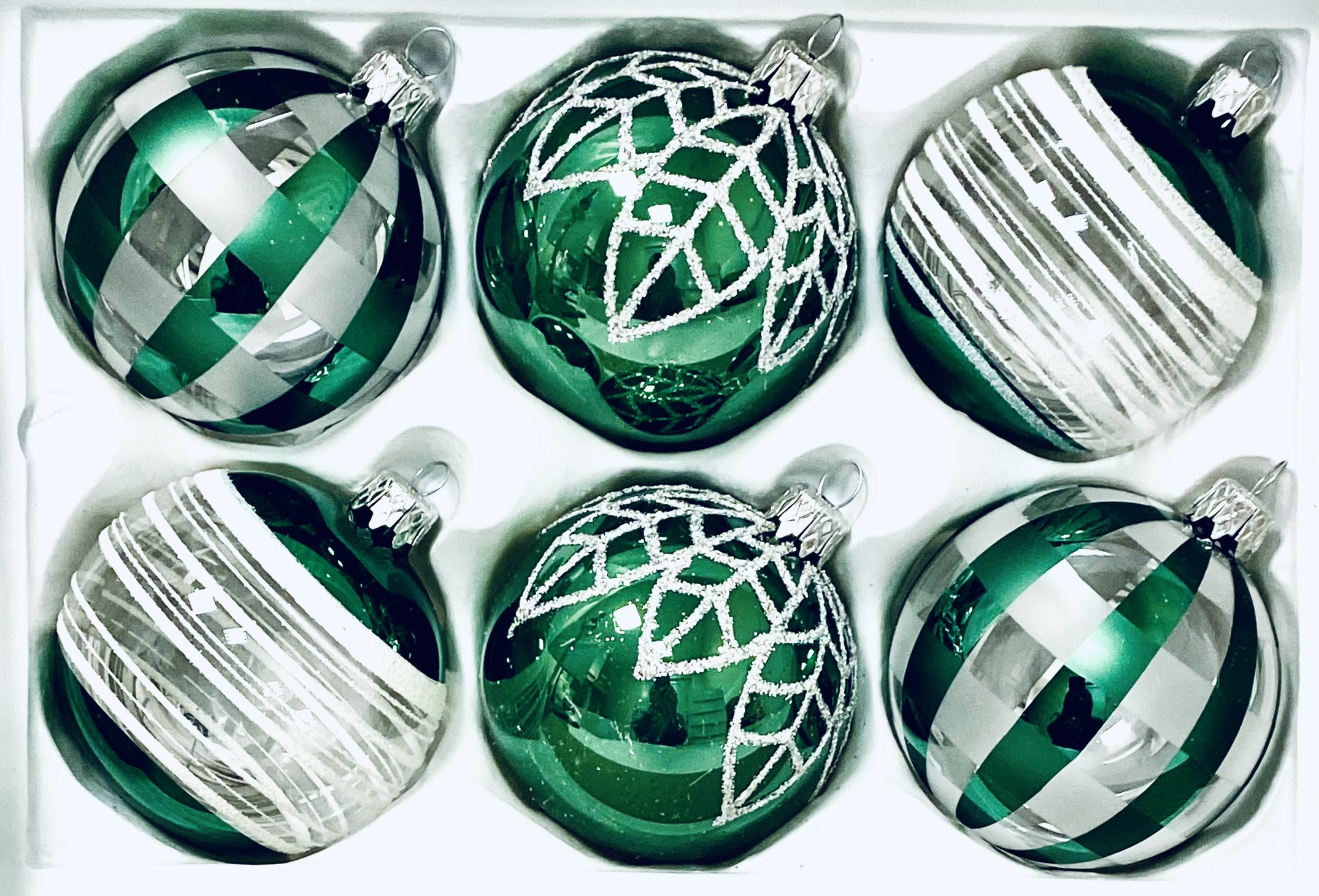 Irisa Collection: sada 6 skleněných vánočních koulí s kouzelným motivem 'Když Irisa kouzlí' , velikost 7 cm, čirá a zelená Balení: 6 ks, Barva:…