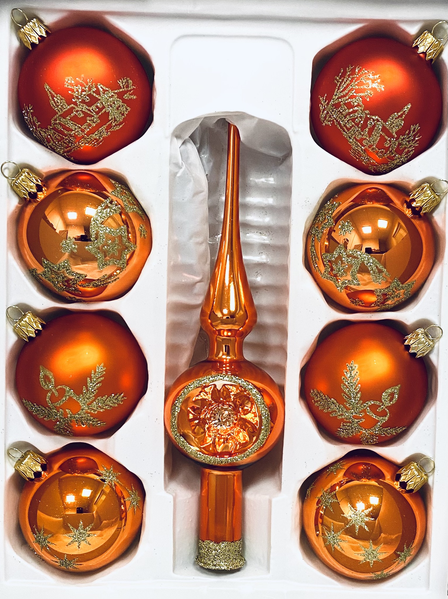 Irisa Orange & Gold festivity set - oranžová vánoční kolekce s zlatým dekorem , set 9 ks, velikost 7 cm špice 26 cm Balení: 9 ks, Barva: oranžová,…