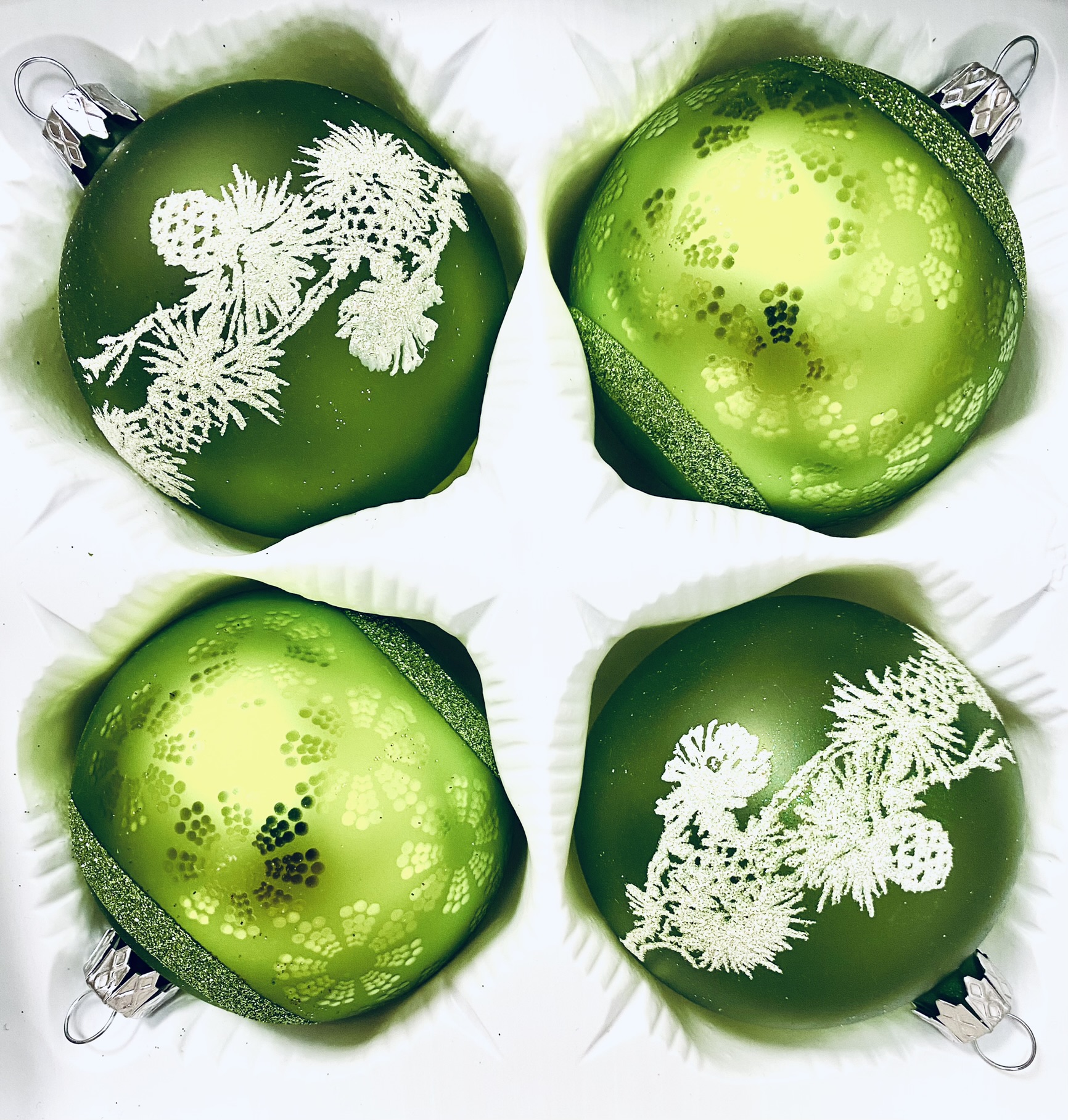 Zelená pohádka: Skleněná vánoční Sada - Když mráz a sníh kouzlí (Velikost 7 cm) Balení: 4 ks, Barva: zelená, Velikost: 7 cm