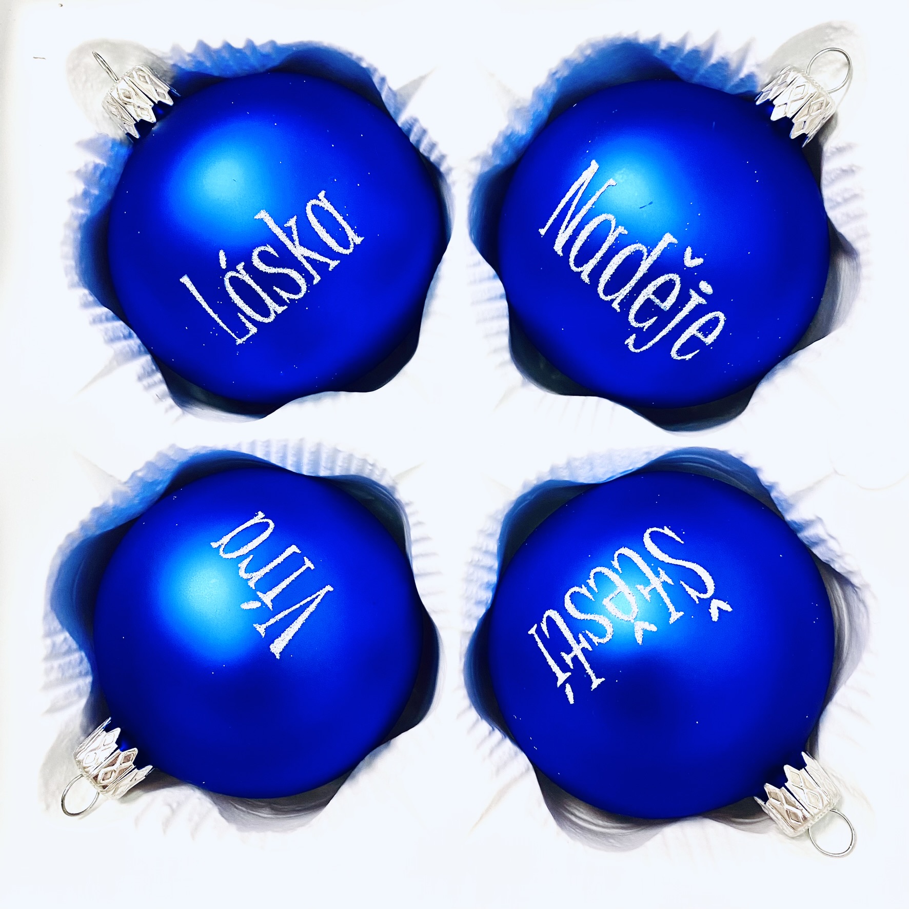 IRISA Skleněná vánoční sada 'Víra, Láska, Naděje, Štěstí' velikost 7 cm, sada 4 ks, - Modrá elegance Balení: 4ks, Barva: modrá, Velikost: 7 cm