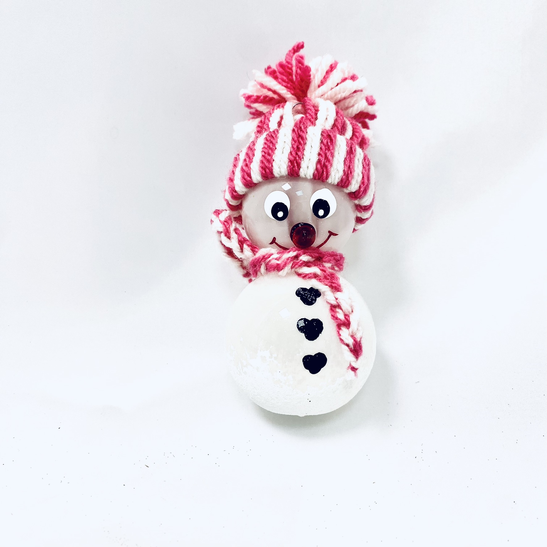 Irisa Vánoční skleněná figurka SNĚHULÁČEK EMMA s bílo-růžovou čepicí a šálou- 1 ks (bílá, velikost 12 cm ) Barva: bílá