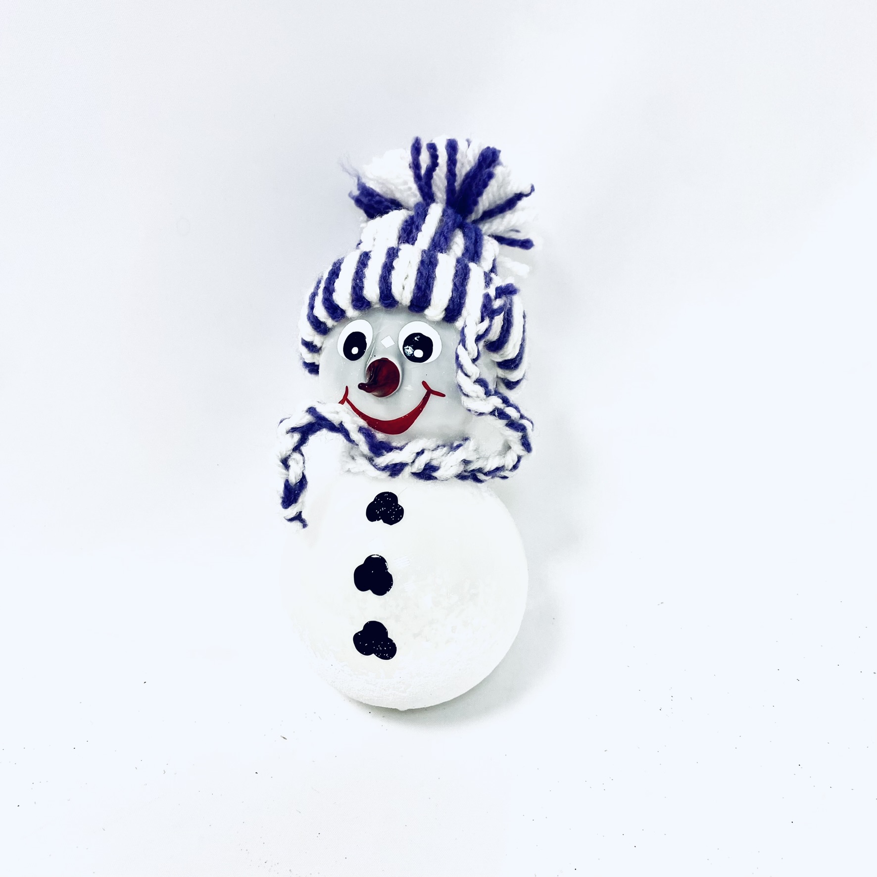 Irisa Vánoční skleněná figurka SNĚHULÁČEK SOPHIE s bílo-fialovou čepicí a šálou - 1 ks (bílá, velikost 12 cm ) Barva: bílá