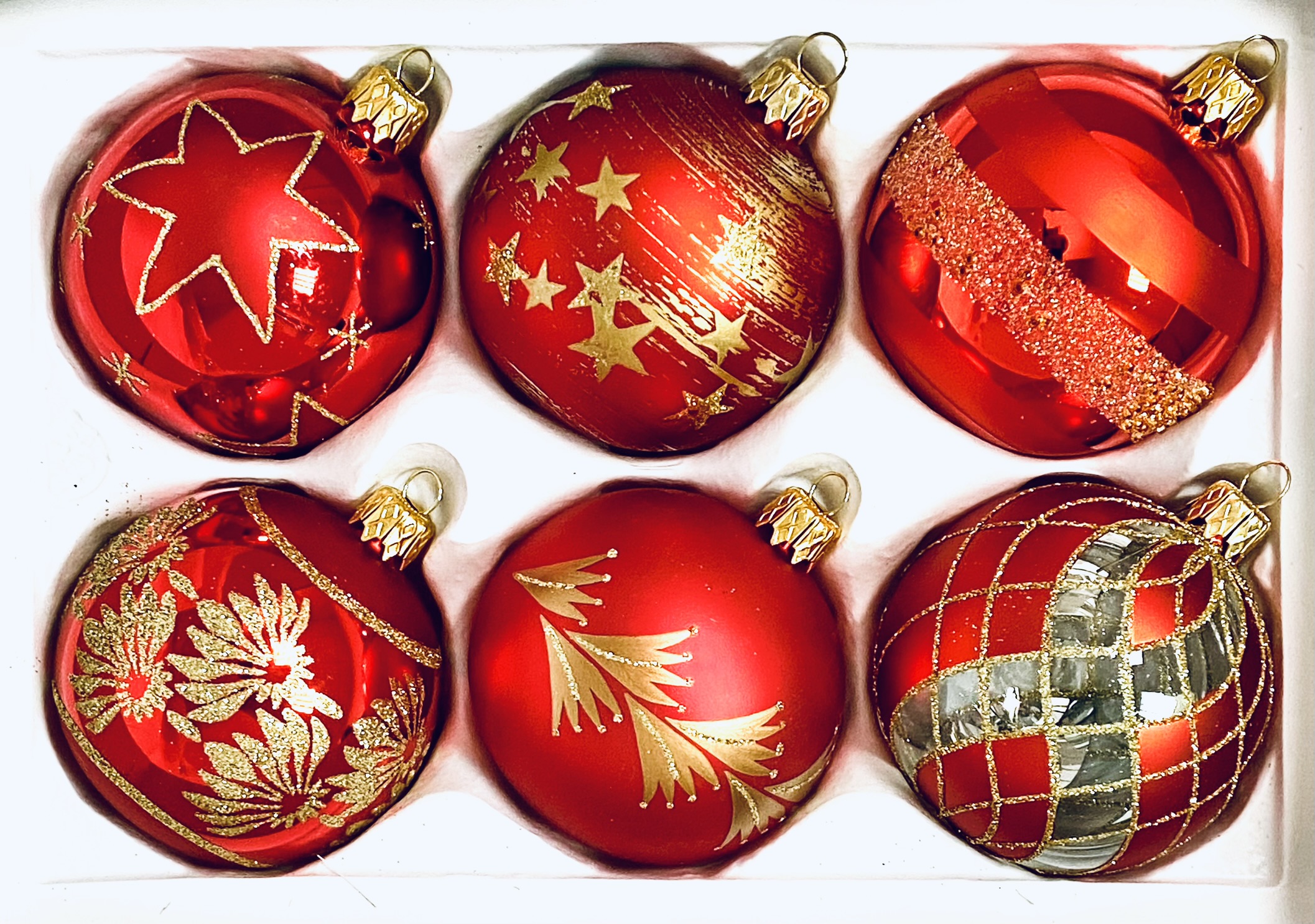 Elíza : sada 6 skleněných vánočních koulí se zlatým motivem , velikost 7 cm, červená Balení: 6 ks, Barva: červená, Velikost: 7 cm