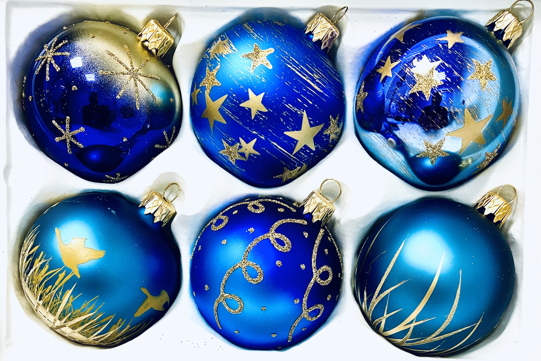Laima : sada 6 skleněných vánočních koulí se zlatým motivem , velikost 7 cm, modrá Balení: 6 ks, Barva: modrá, Velikost: 7 cm