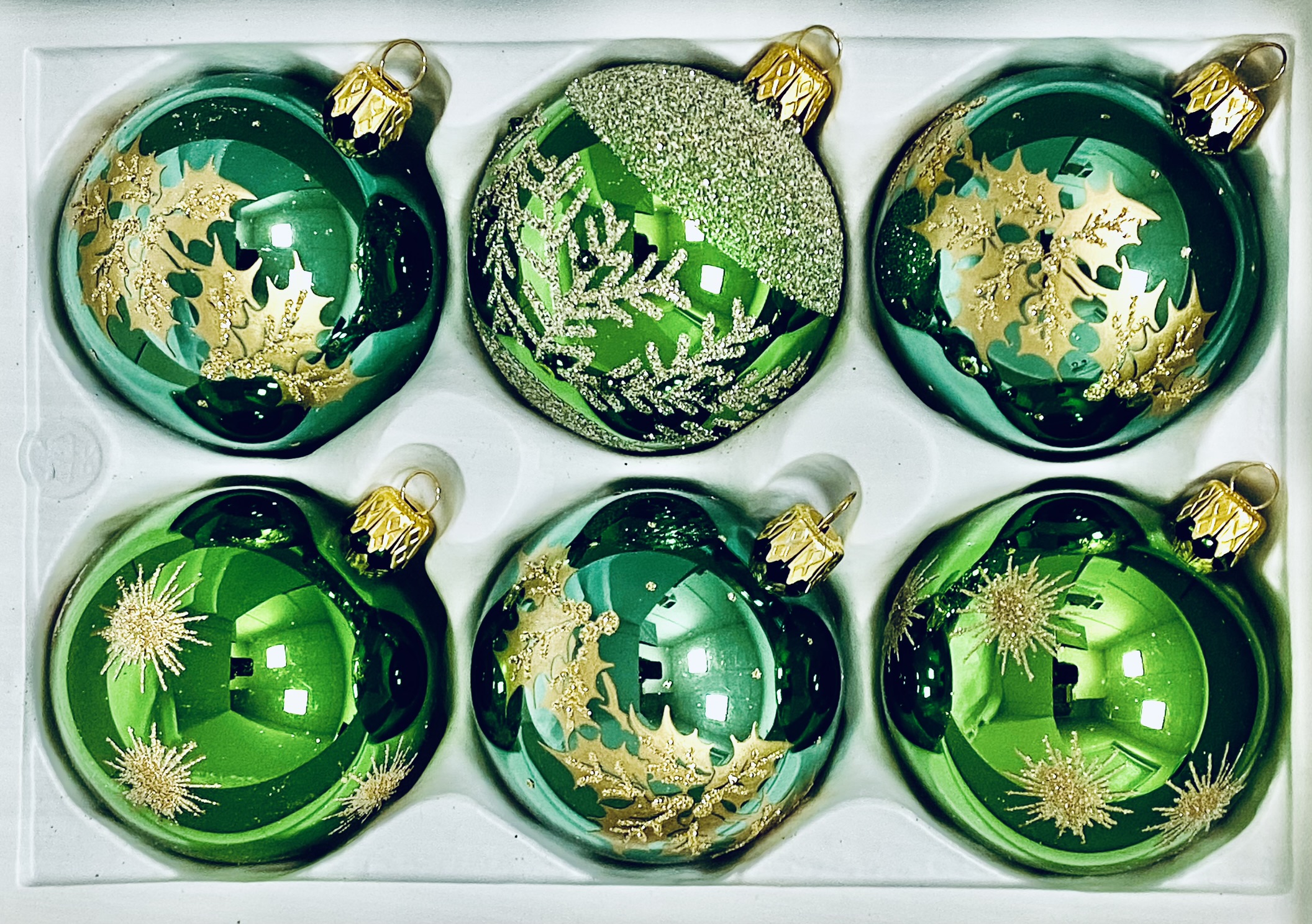 Zlatý lesní zázrak : sada 6 skleněných vánočních koulí se zlatým motivem , velikost 7 cm, zelená Balení: 6 ks, Barva: zelená, Velikost: 7 cm