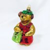 IRISA Skleněná vánoční ozdoba "Medvědí máma" velikost 10 cm zelený klobouček
