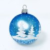 Sada skleněných vánočních koulí Azure Whisper - modrá se bílým dekorem zasněženého lesa (Sada 4 ks, Velikost 7 cm) aa