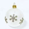 Sada skleněných vánočních koulí Zlatý zimní les - bílá se zlatým dekorem vloček a zasněžených větviček (Sada 4 ks, Velikost 7 cm) a