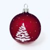Sada skleněných vánočních koulí Crimson winter wonders – červená se bílým dekorem větviček, zasněženého stromu a vloček (Sada 6 ks, Velikost 7 cm) a