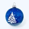 Sada skleněných vánočních koulí Blue winter wonderland – modrá se bílým dekorem větviček a zasněžených stromů (Sada 6 ks, Velikost 7 cm) aaa