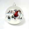 Skleněná vánoční ozdoba „Zimní procházka vesnicí“, 10 cm, bílý mat s barevnou ruční malbou, dárkové balení 1 ks
