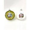Sada dvou vánočních koulí se sněhuláky – bílá & zeleno-zlatá – 8 cm – 2 ks (s dárkovou krabičkou) IRISA