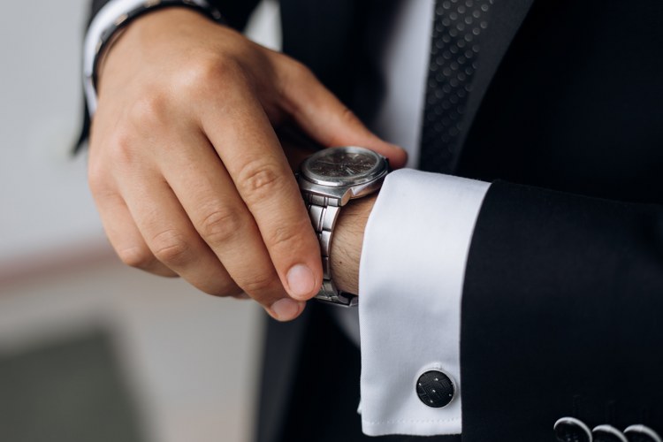 man-is-looking-watch-his-wrist_750x500