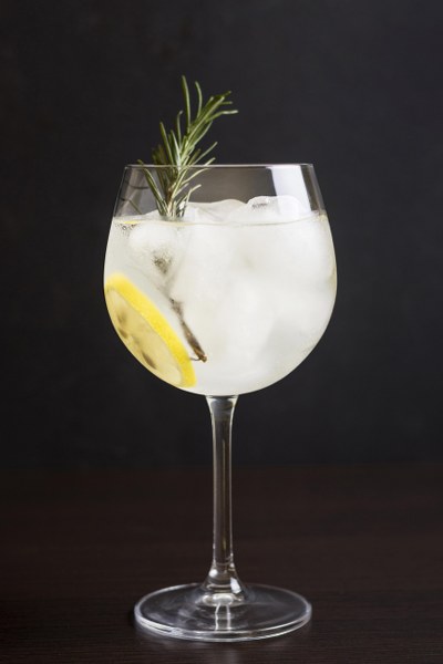 close-up-aromatic-cocktail-glass-with-rosemary_400x600