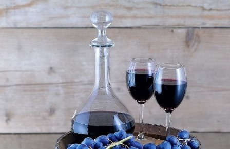 Na čo sa používa karafa na víno?